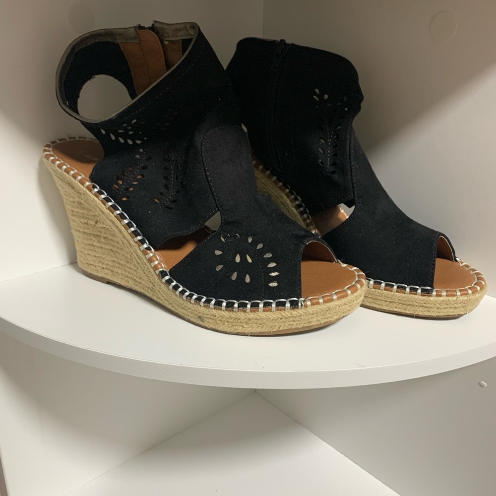 COVERGIRL Black and Tan Espadrille Wedges Size 8 1/2
